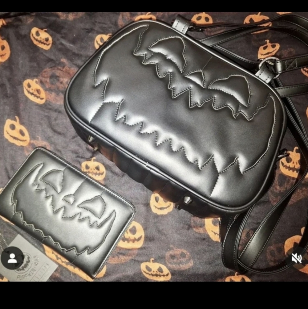 Love pain and stitich pumpkin kult La venenosa handbag and wallet